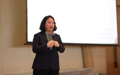 ดร.โสมรัศมิ์ จันทรัตน์ ร่วมบรรยายในหัวข้อ “กับดักหนี้ และการแก้ไขหนี้เกษตรกรอย่างยั่งยืน”