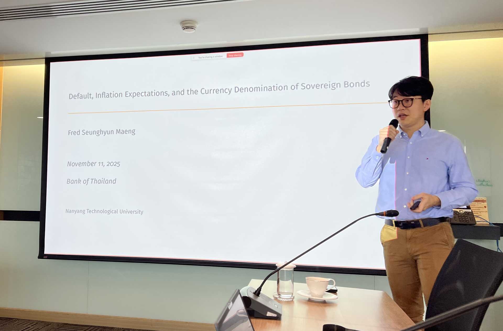 Sovereign Risk, Expected Inflation, and the Currency Denomination of Sovereign Debt